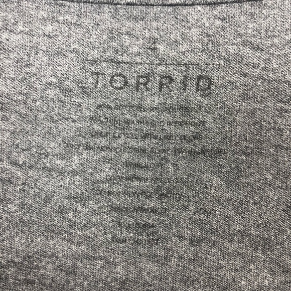 🔸Torrid “ Love” Graphic Short Sleeve Tee - Picture 3 of 5
